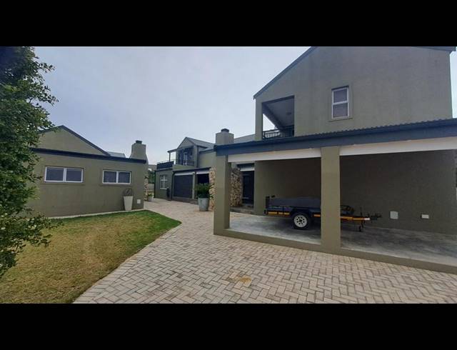 6 BEDROOM HOUSE FOR SALE IN STILBAAI-WES